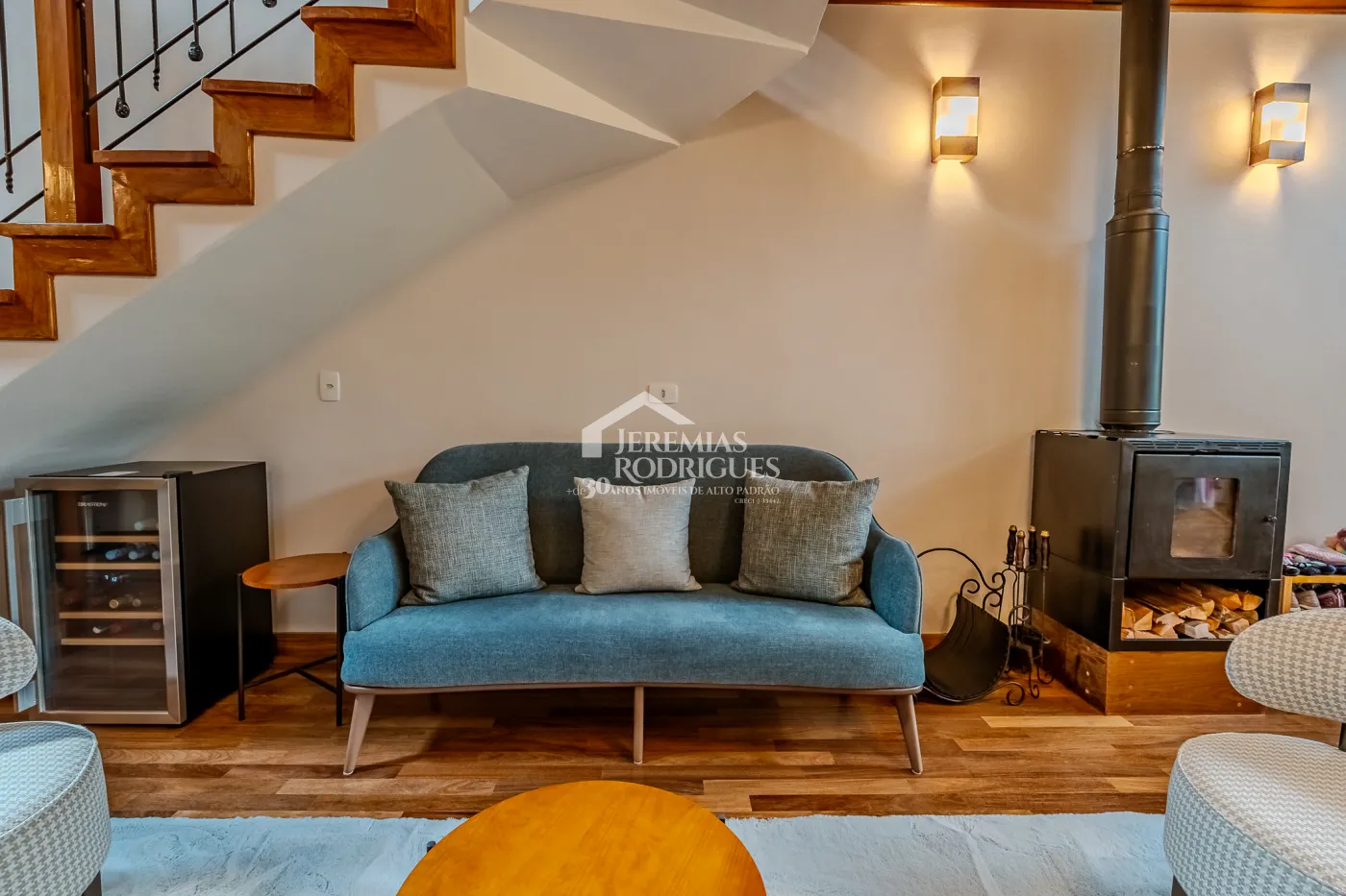 Casa à venda com 3 suítes no Condomínio Reserva Figueiredo em Campos do Jordão/SP.