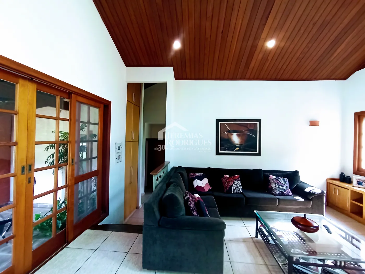 Casa à venda com 3 dormitórios no Condomínio Chácaras Cataguá em Taubaté/SP