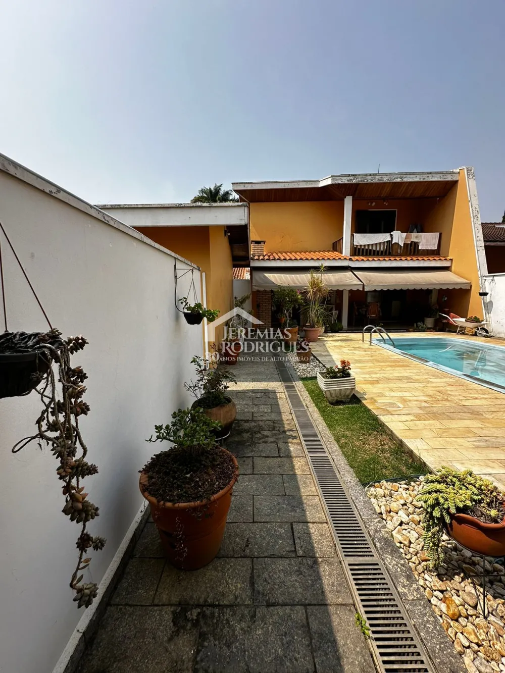 Casa à venda com 6 dormitórios no bairro Jardim das Nações em Taubaté/SP.