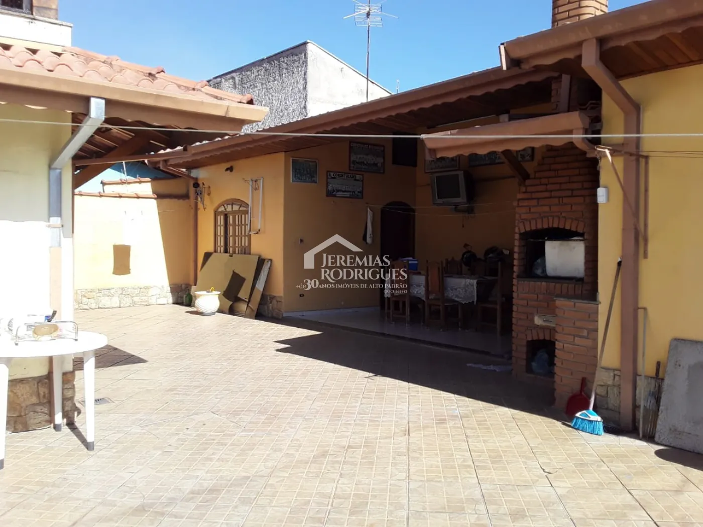 Casa sobradada à venda com 3 dormitórios no bairro Jardim Morumby em Taubaté/SP