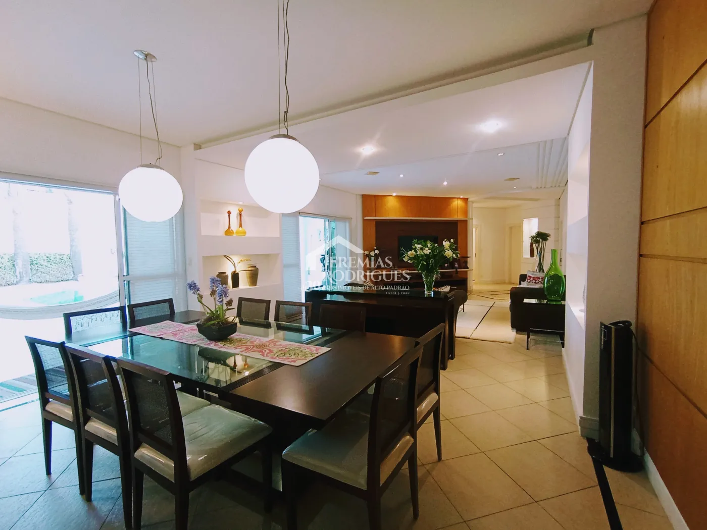 Casa à venda com 4 dormitórios no Condomínio Taubaté Village em Taubaté/SP.