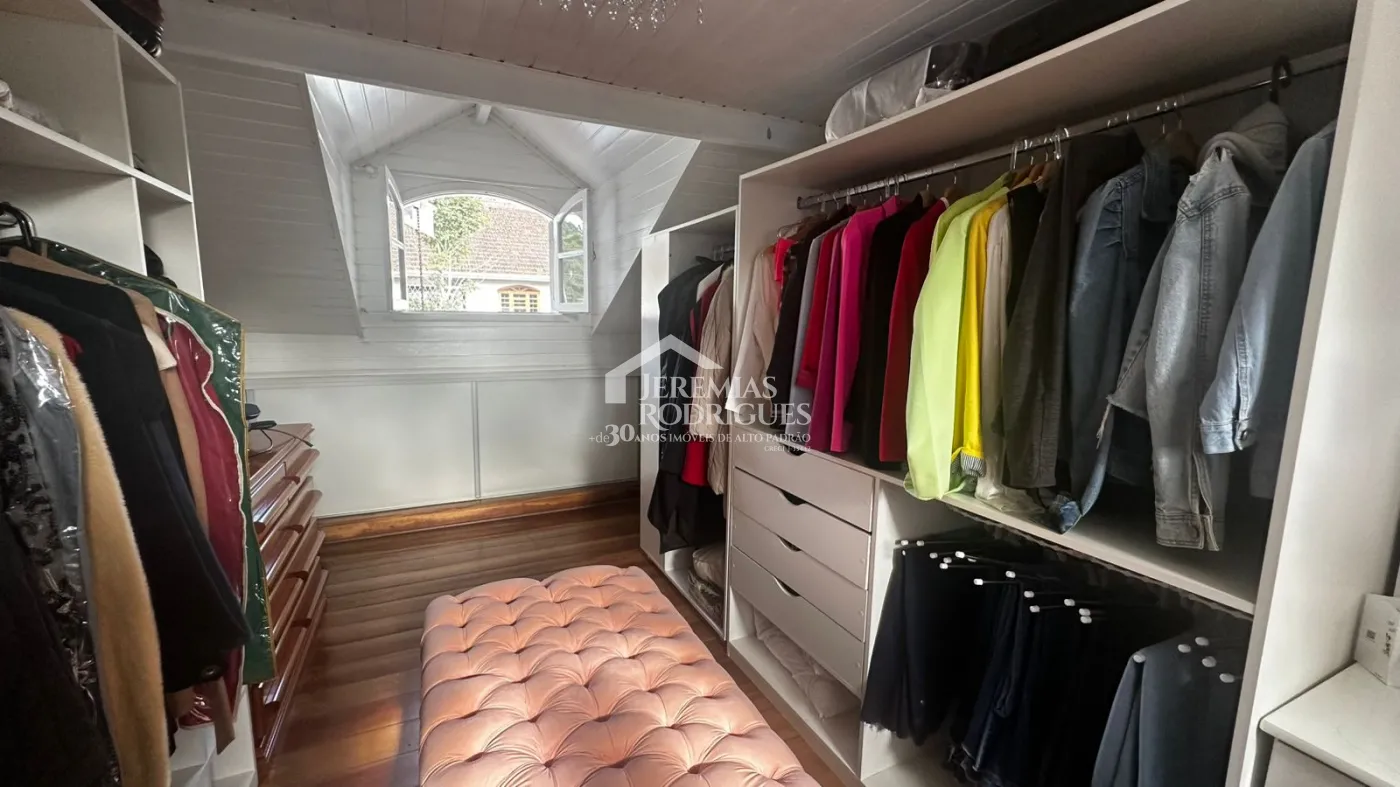 Casa para venda com 3 suítes no bairro Vila Ondina em Campos do Jordão/SP