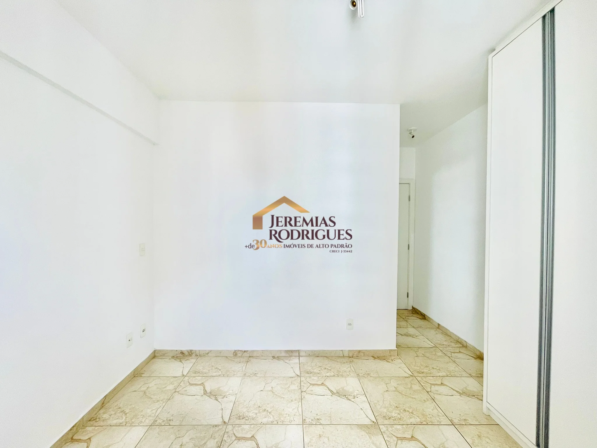 Apartamento para locação no Edifício Itacaré em Taubaté/SP.