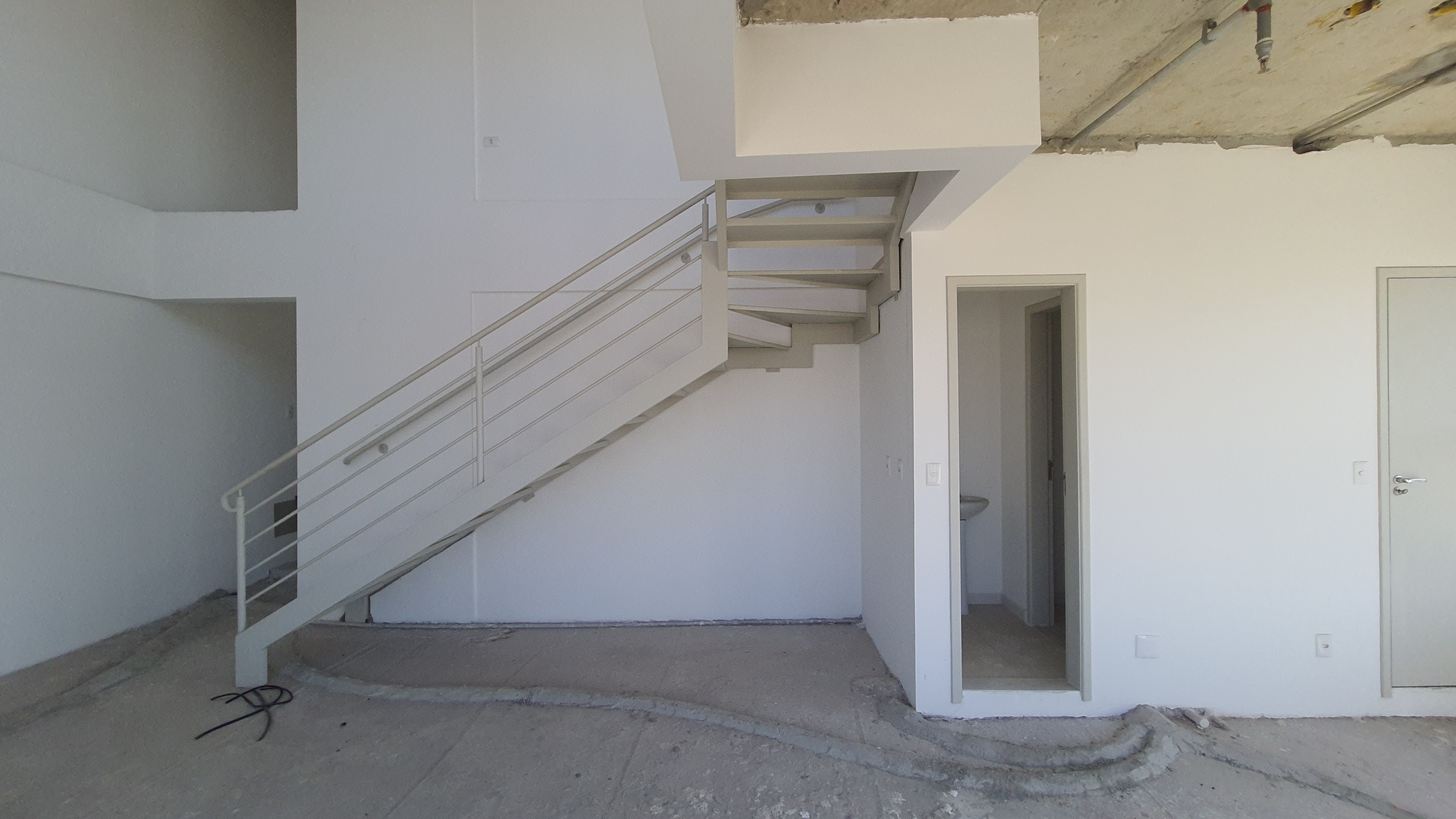 Sala comercial duplex à venda, 74 m² no Edifício The One Office Tower em Taubaté/SP.