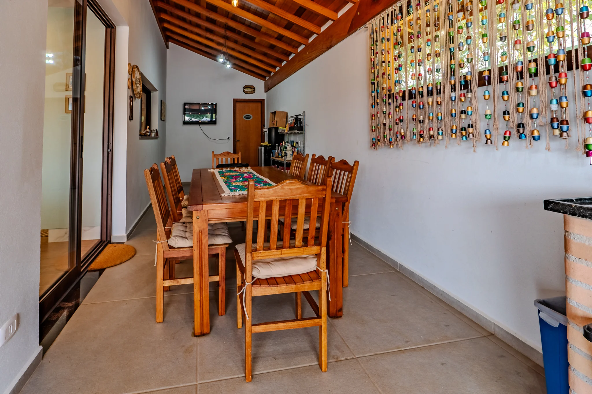 Casa à venda com 3 suítes no Condomínio Parque da Mantiqueira em Santo Antônio do Pinhal/SP. 