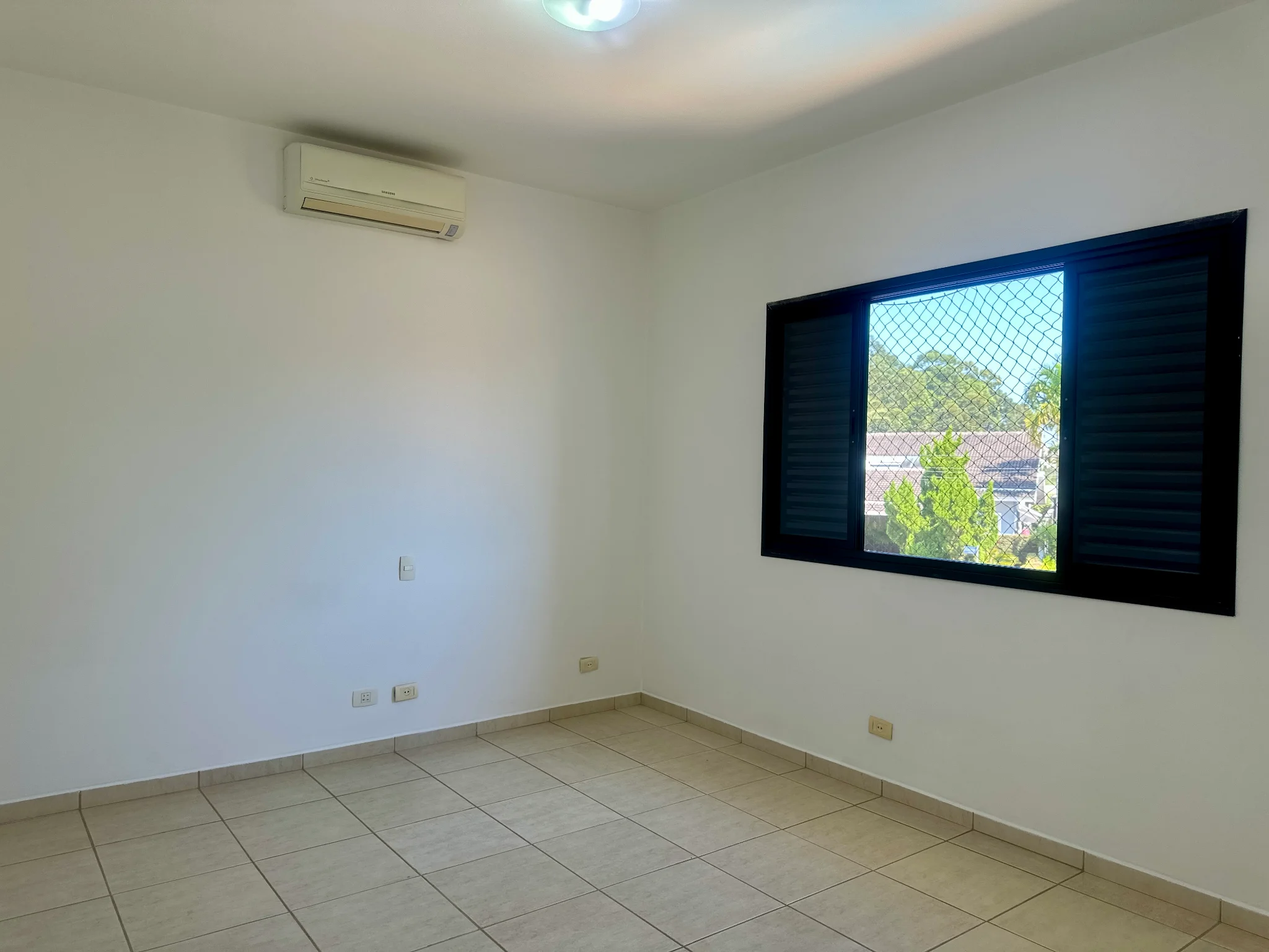 Casa para venda e locação no Condomínio Taubaté Village em Taubaté/SP.