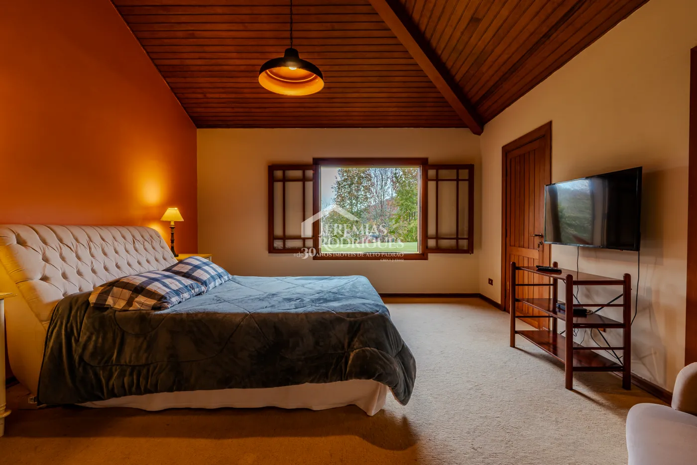 Casa de Campo à venda com 5 suítes no bairro Reinópolis em Santo Antônio do Pinhal/SP