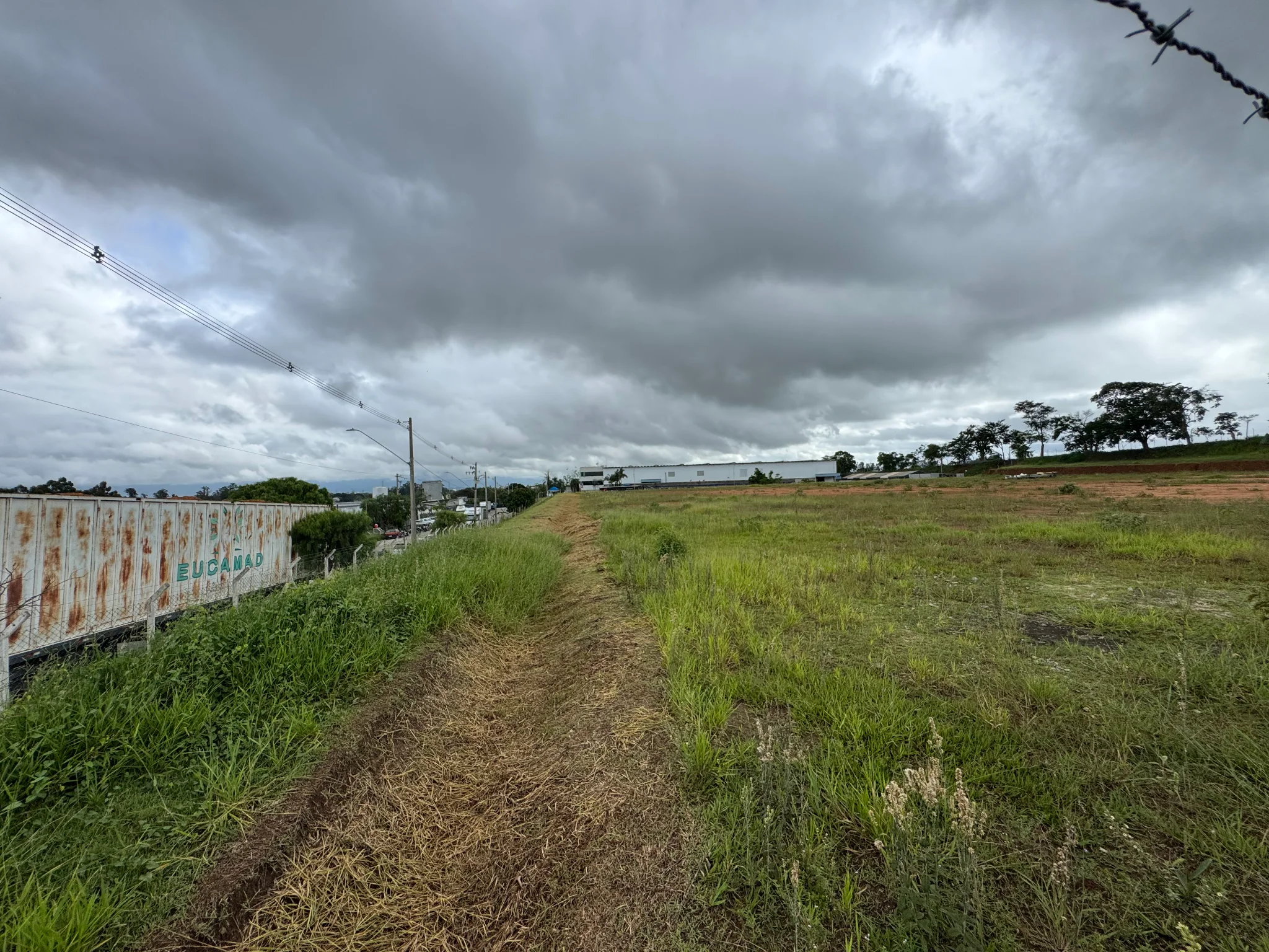 Área à venda com 23.795 m² no bairro Distrito Industrial em Pindamonhangaba/SP. 