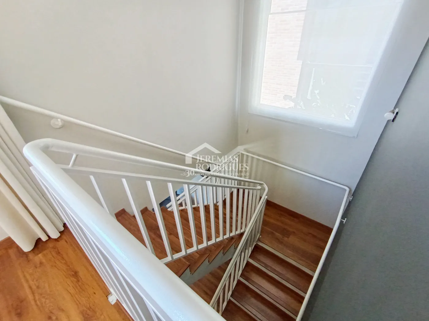 Casa à venda com 3 suítes no Condomínio Reserva dos Lagos em Pindamonhangaba/SP.