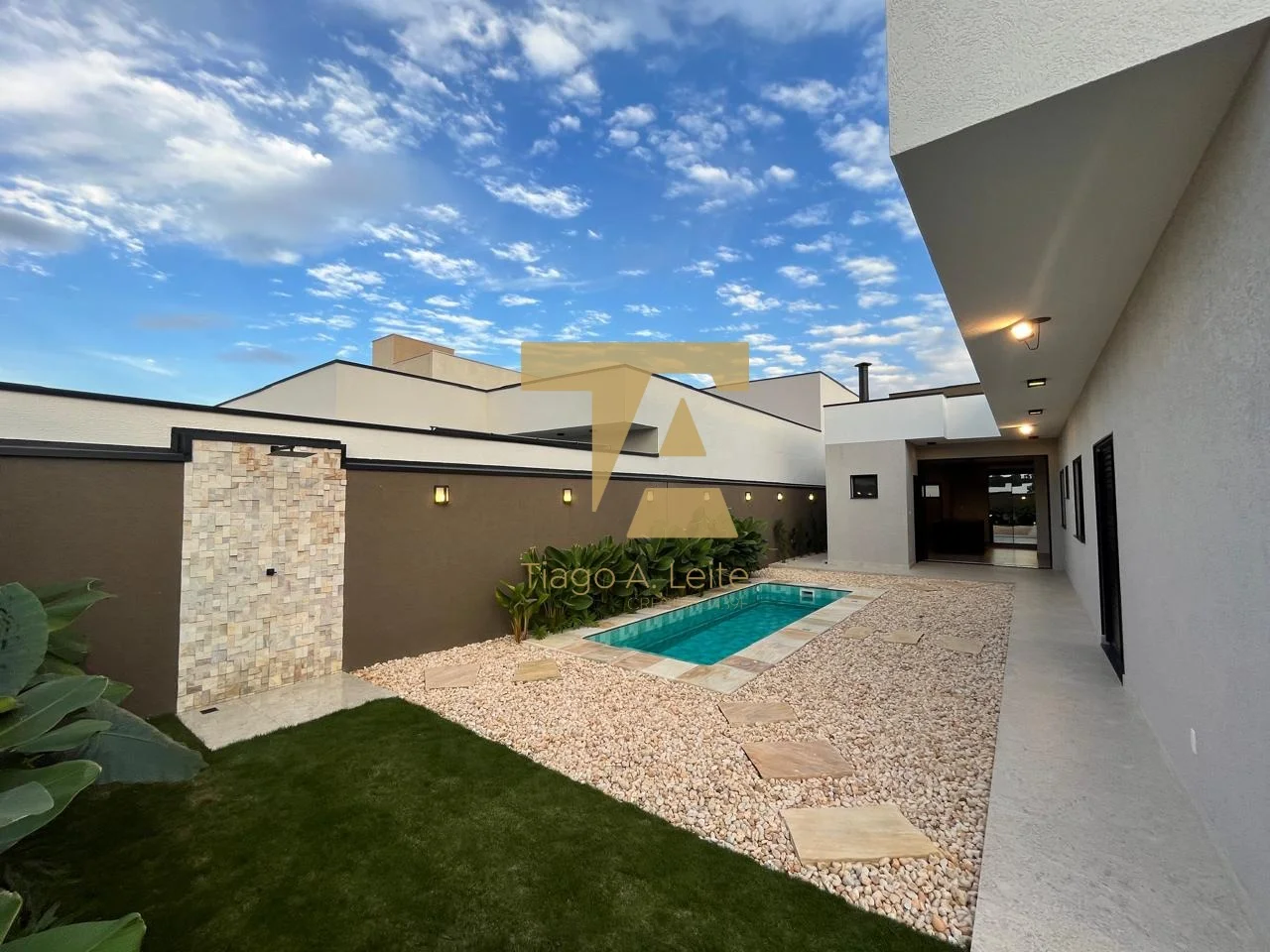 Casa Térrea à Venda no Condomínio Pérola do Vale Tremembé – 3 Suítes, Piscina e Alto Padrão no Vale do Paraíba