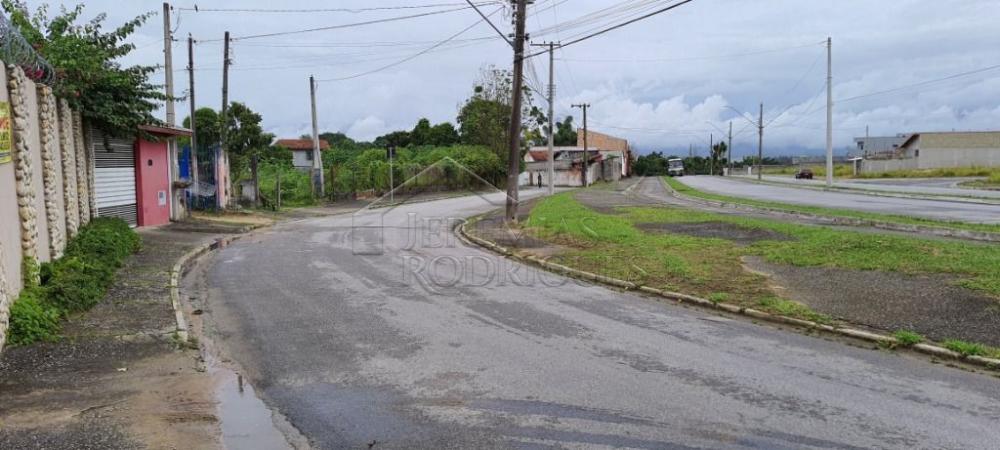 Chácara à venda com com 3 suítes no bairro Areão em Taubaté/SP. 