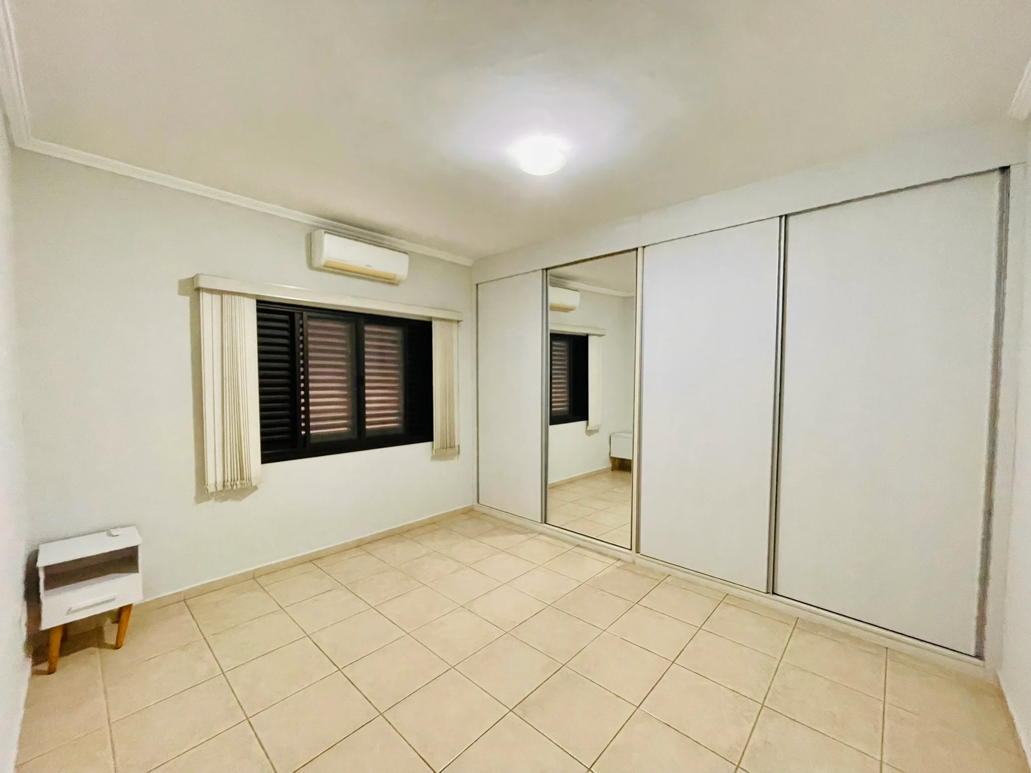 Casa à venda com 4 dormitórios no Condomínio Colonial Village I em Pindamonhangaba/SP. 