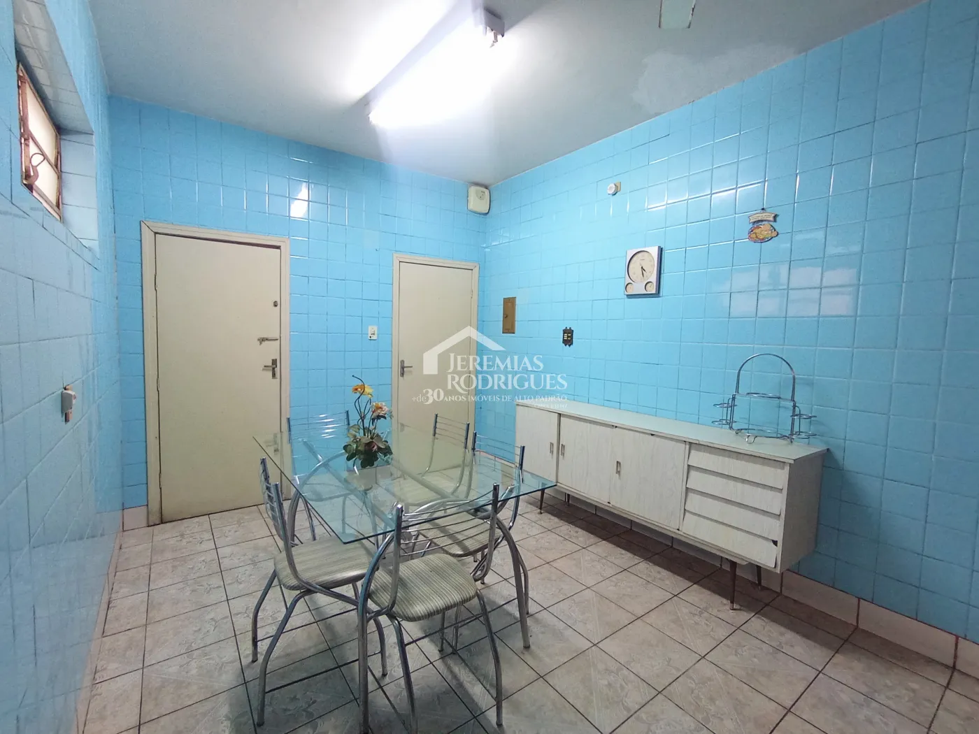 Casa para venda e locação no bairro Jardim Eulária em Taubaté/SP.