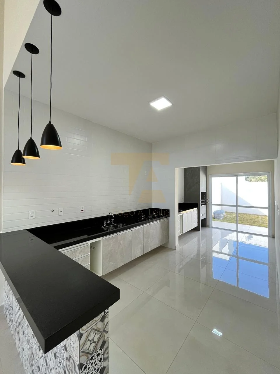 Casa térrea com 3 dormitórios à venda no Laguna Residencial em Pindamonhangaba/SP