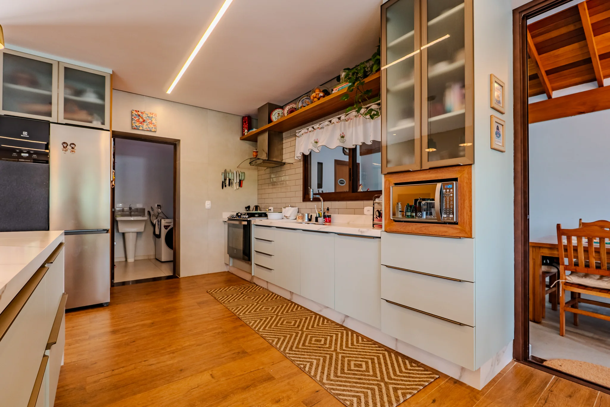 Casa à venda com 3 suítes no Condomínio Parque da Mantiqueira em Santo Antônio do Pinhal/SP. 