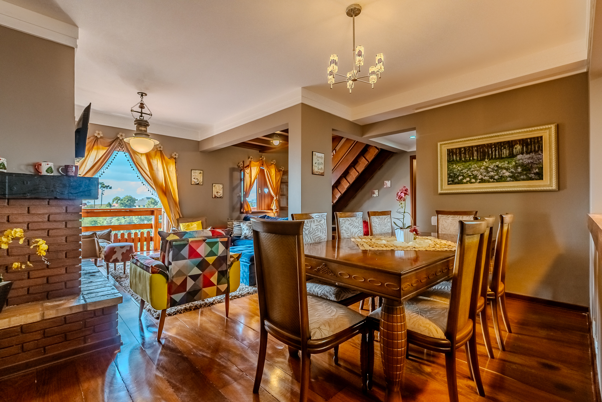 Apartamento duplex à venda, 216 m² no Edifício Village Chamonix em Campos do Jordão/SP.