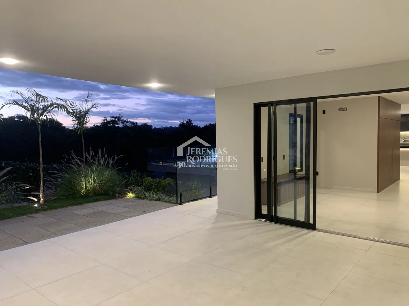 Casa à venda com 4 suítes no Condomínio Altos do Cataguá em Taubaté/SP