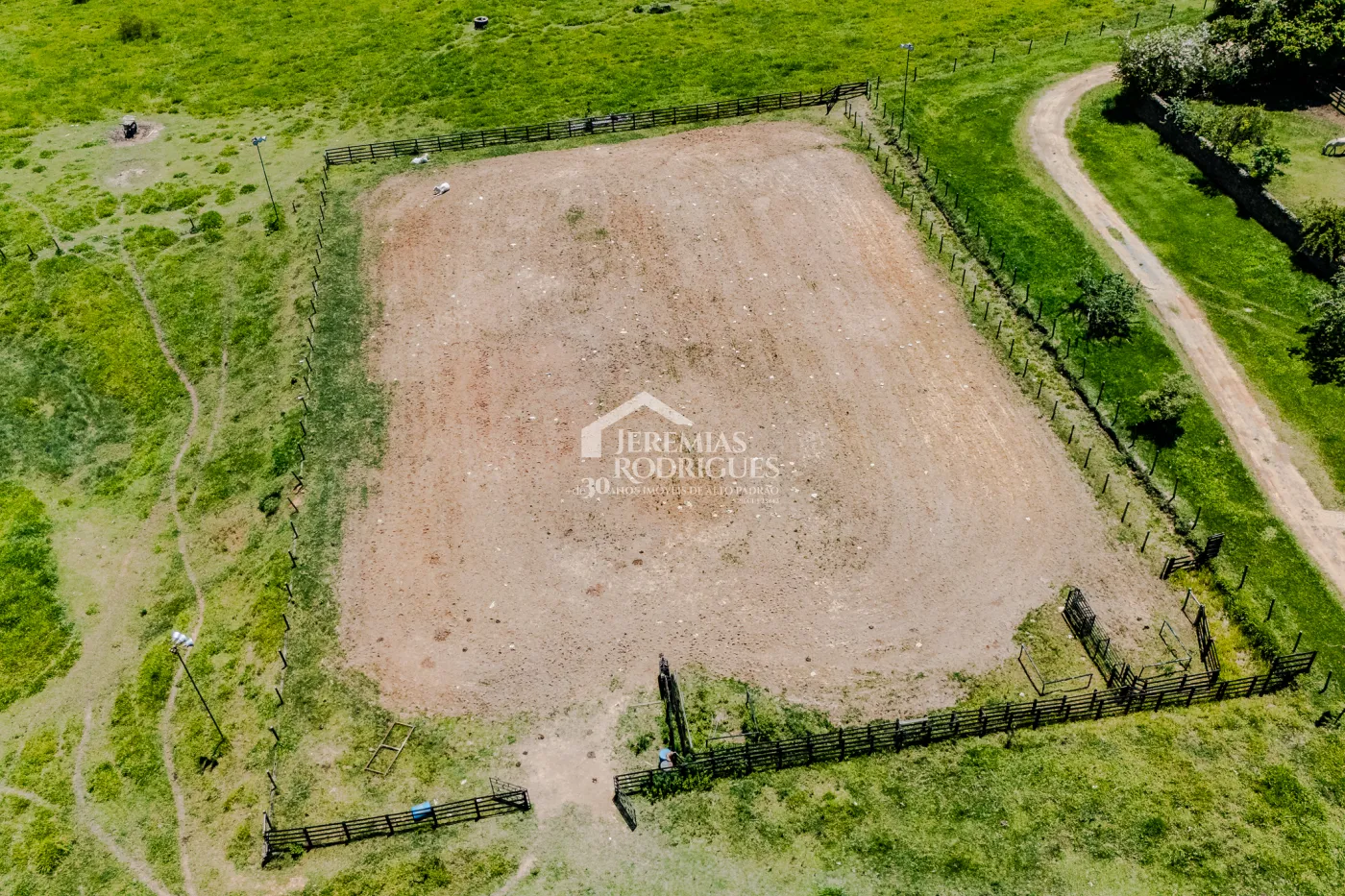 Fazenda à venda com 919,6 hectares em Cachoeira Paulista/SP.