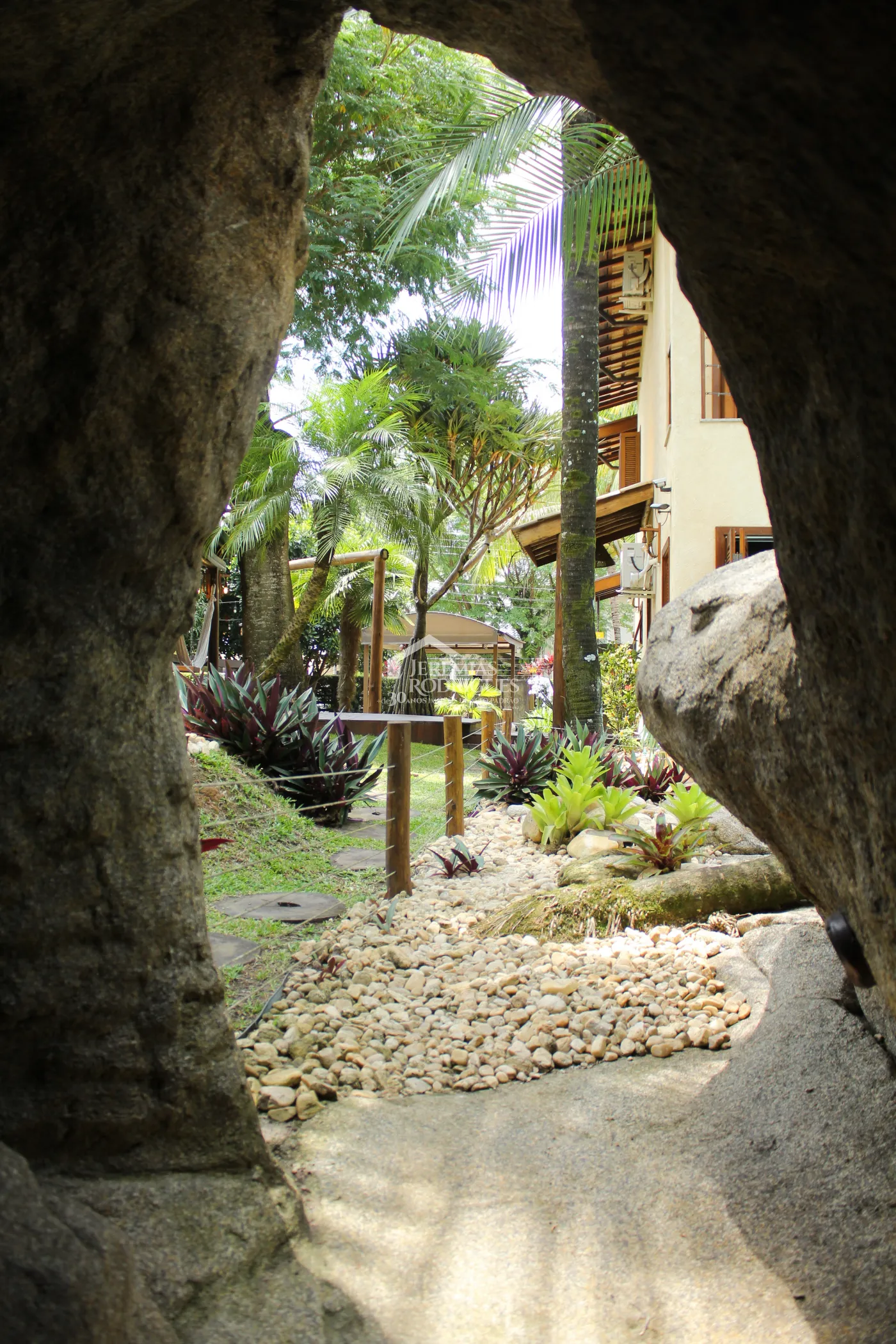 Casa para venda e locação com 5 dormitórios no Condomínio Taubaté Village em Taubaté/SP.