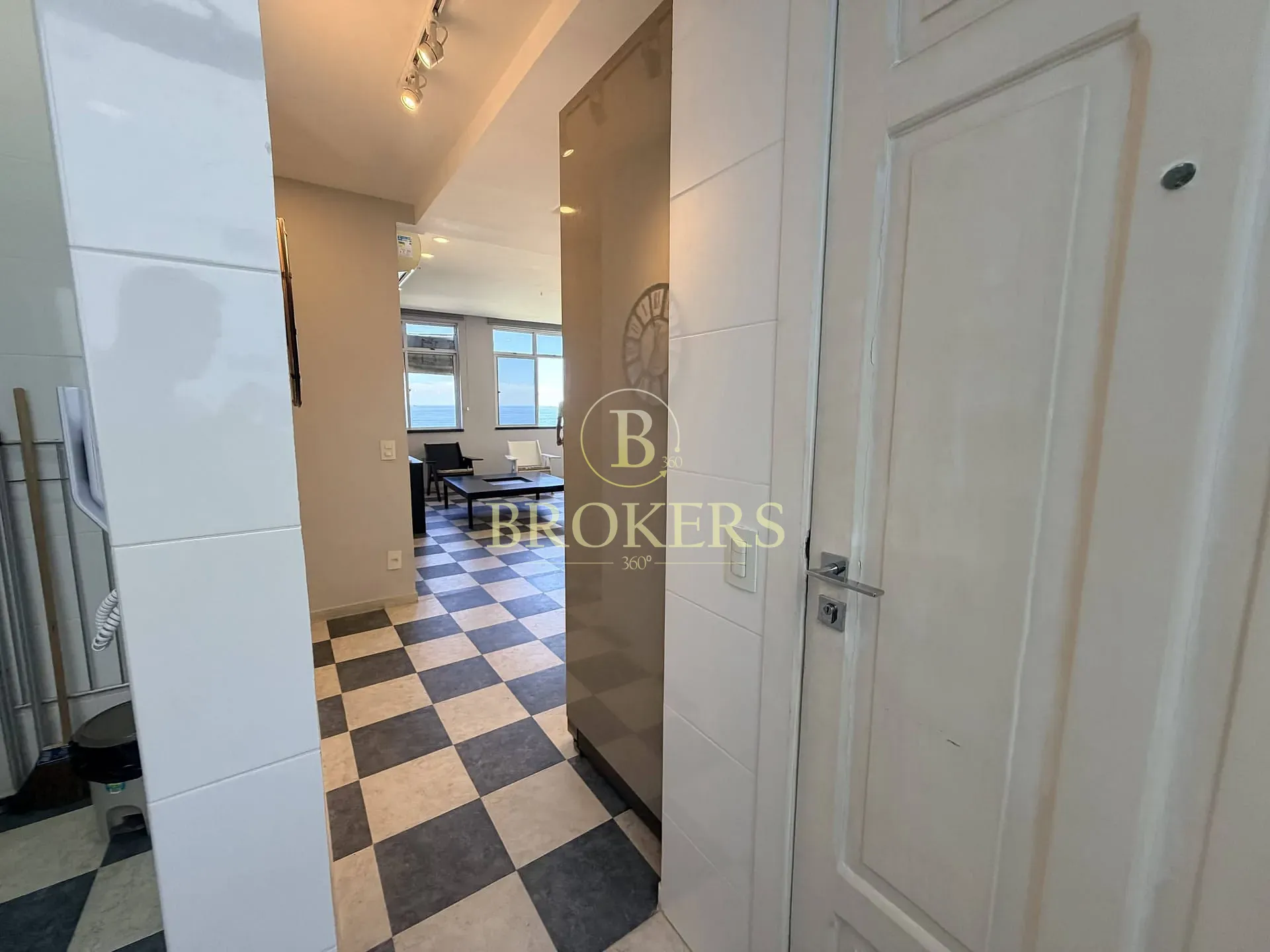Frente mar em Copacabana: apartamento à venda de 2 quartos, andar alto com vista panorâmica, alto p — foto 20