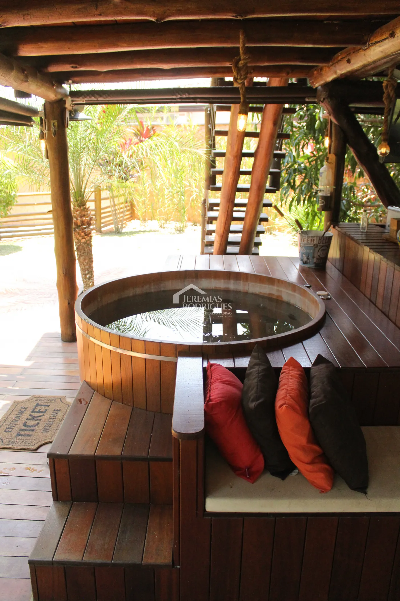 Casa para venda e locação com 5 dormitórios no Condomínio Taubaté Village em Taubaté/SP.