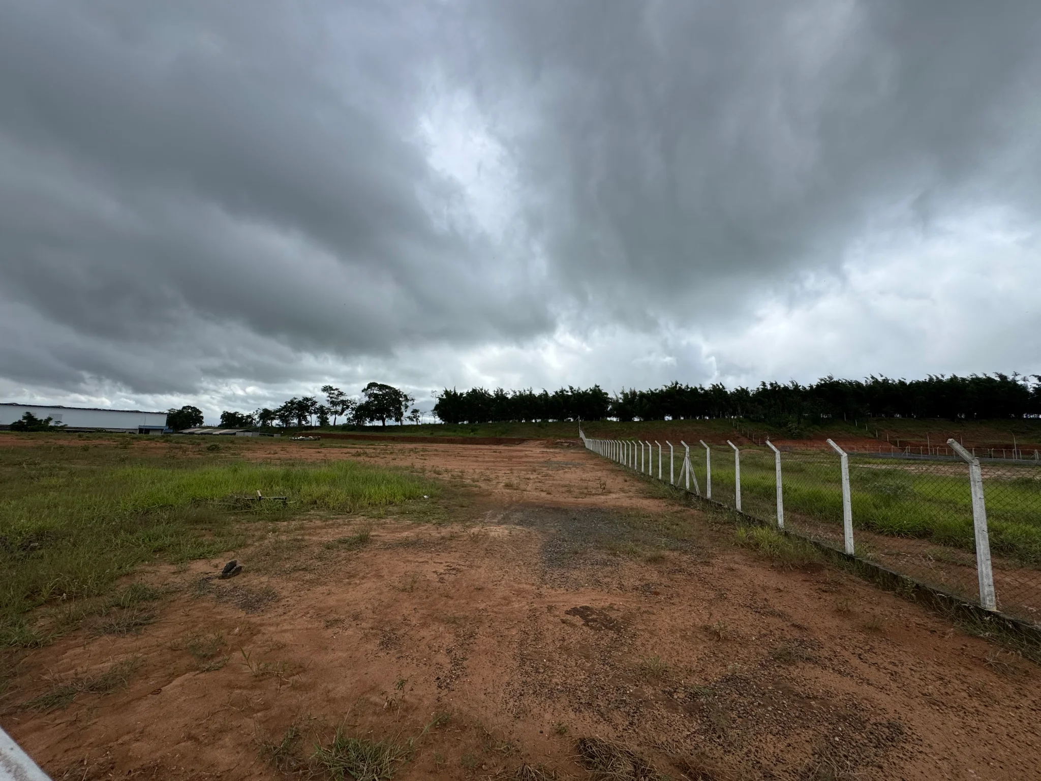 Área à venda com 23.795 m² no bairro Distrito Industrial em Pindamonhangaba/SP. 