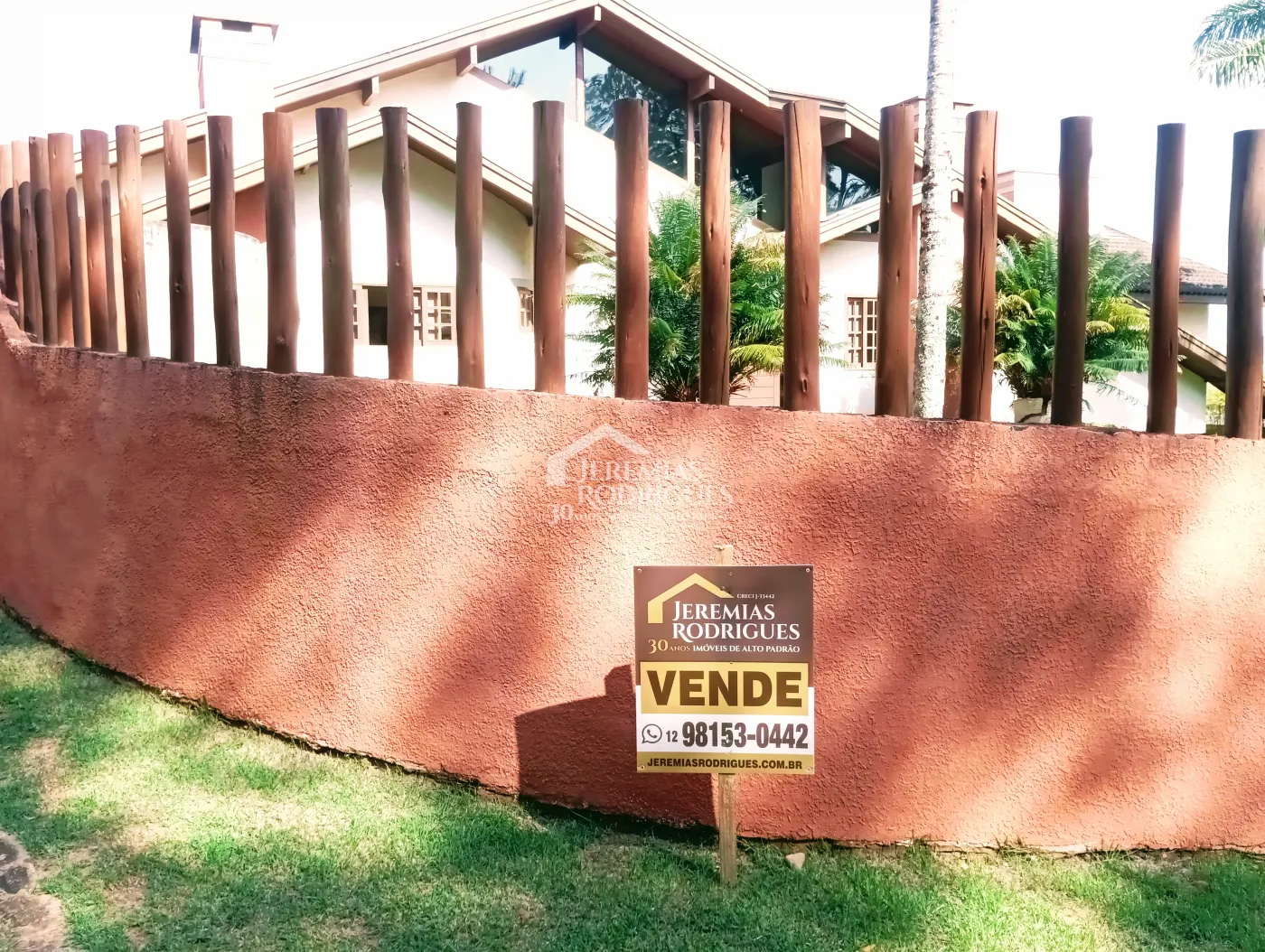 Casa à venda com 3 dormitórios no Condomínio Chácaras Cataguá em Taubaté/SP