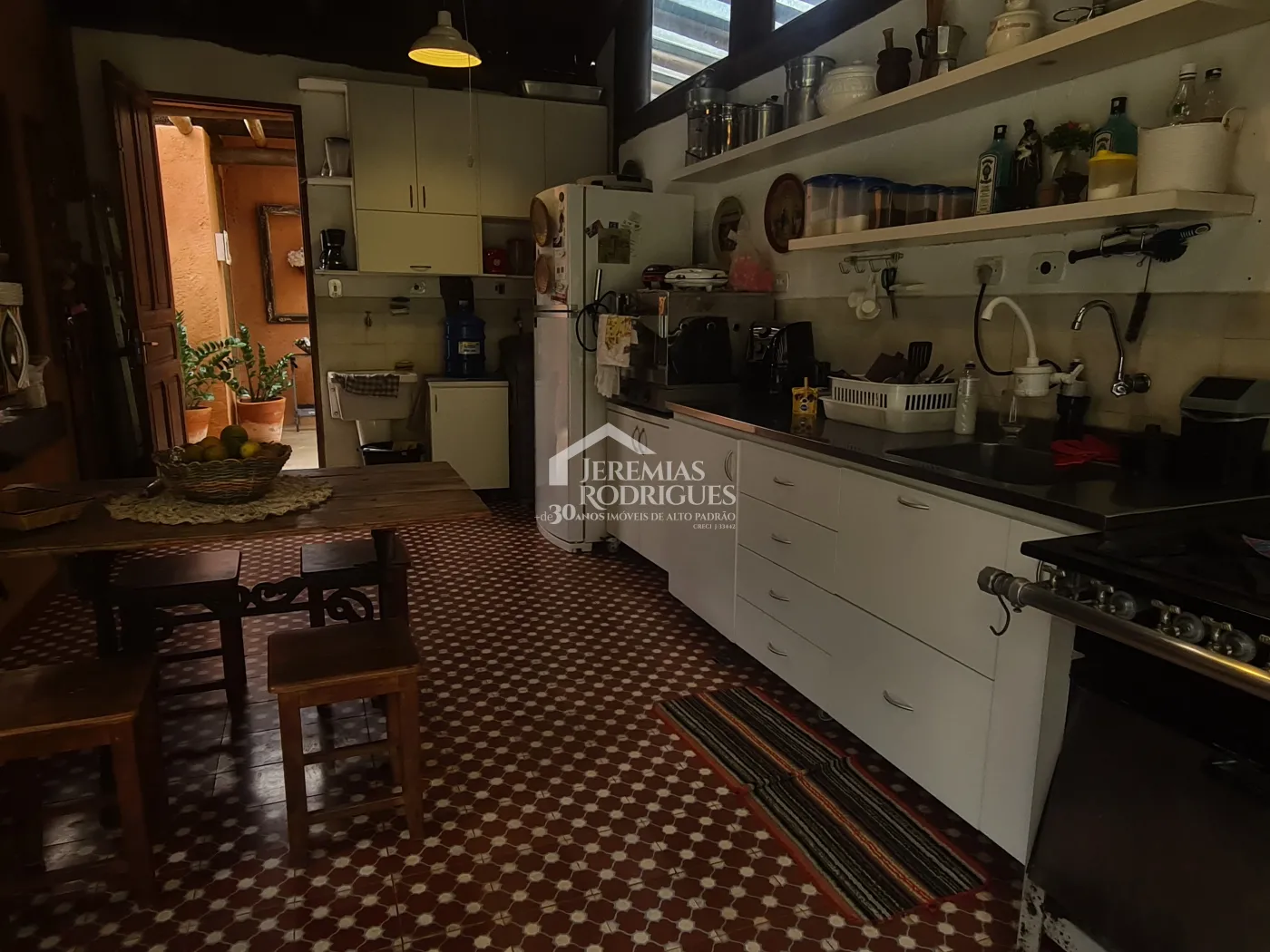 Chácara à venda com 400 m² no bairro Santa Cruz em Santo Antônio do Pinhal/SP.