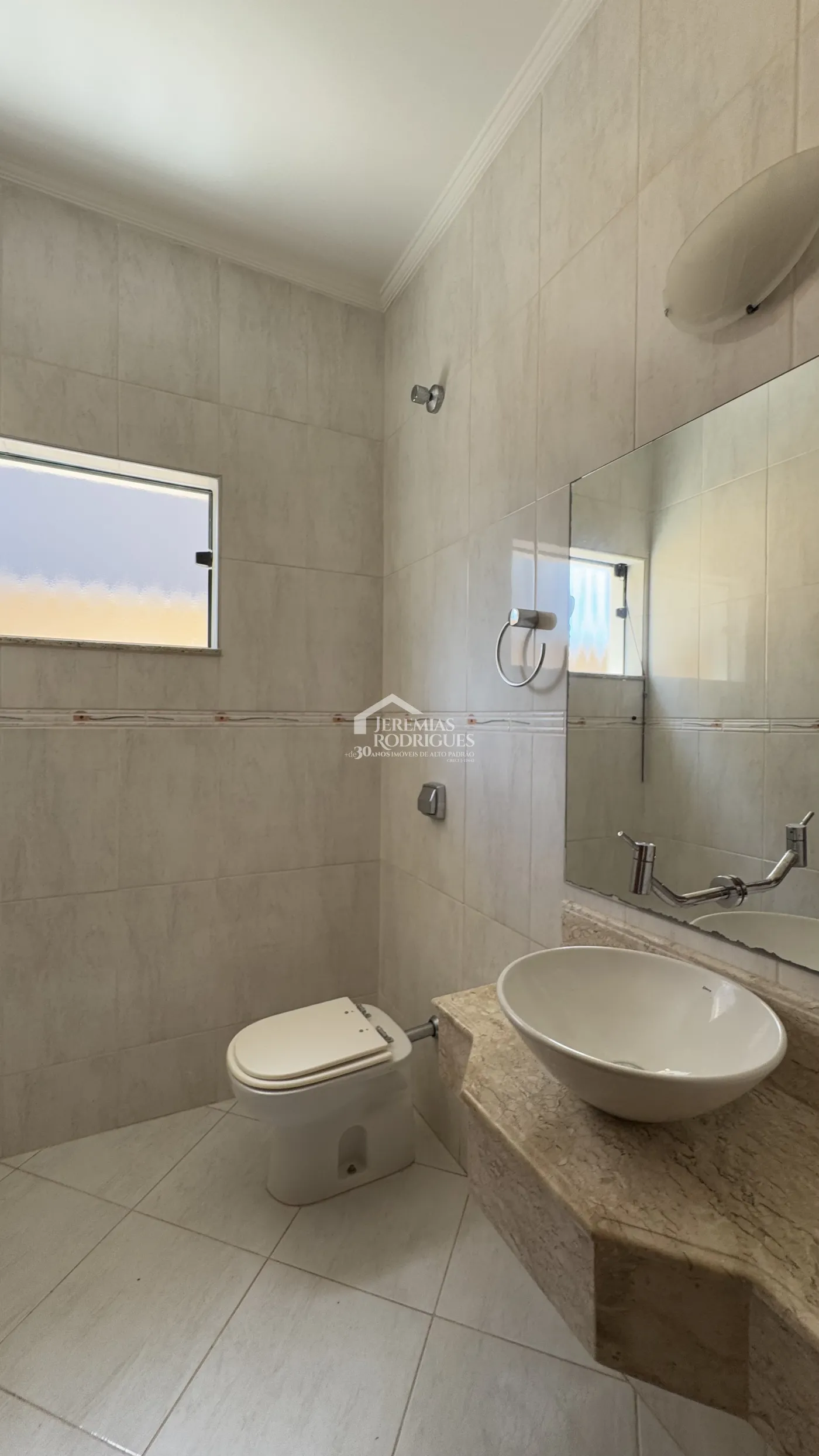 Casa para venda e locação com 4 dormitórios no Condomínio Real Ville I em Pindamonhangaba/SP.