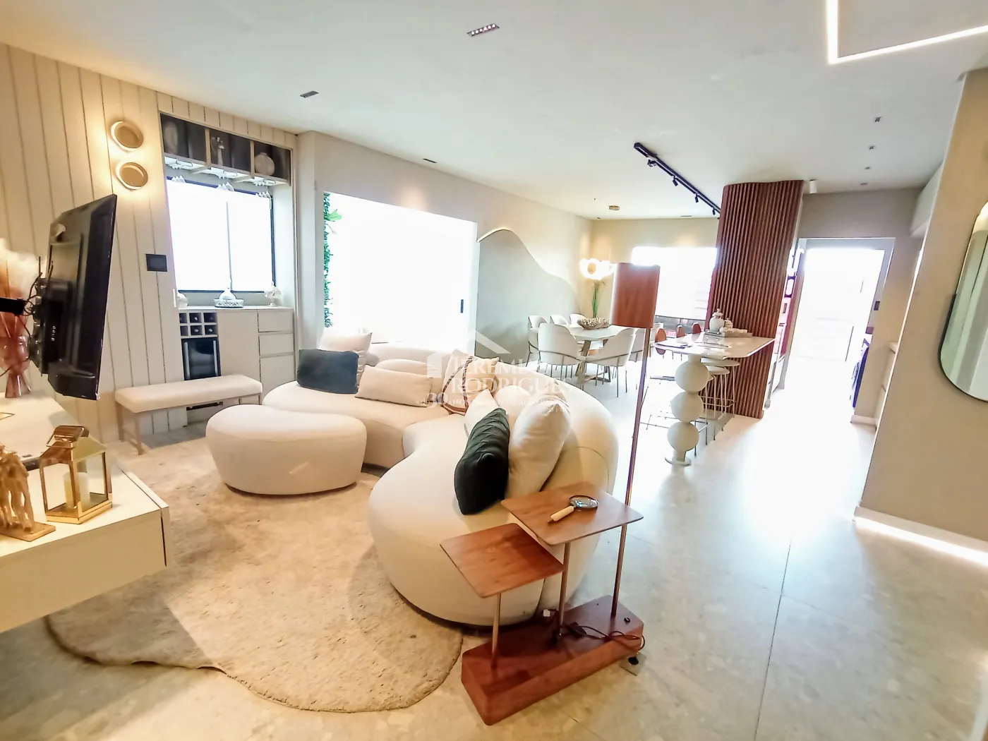 Apartamento à venda com 3 dormitórios, 117 m² no Condomínio Tríade Century Plaza em Taubaté/SP.