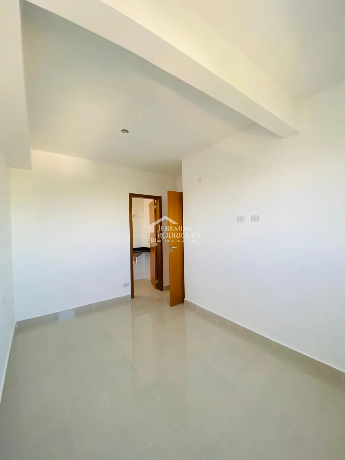 Apartamento à venda com 3 dormitórios, 122 m² no Condomínio Palmeira Real Village em Pindamonhangaba/SP.