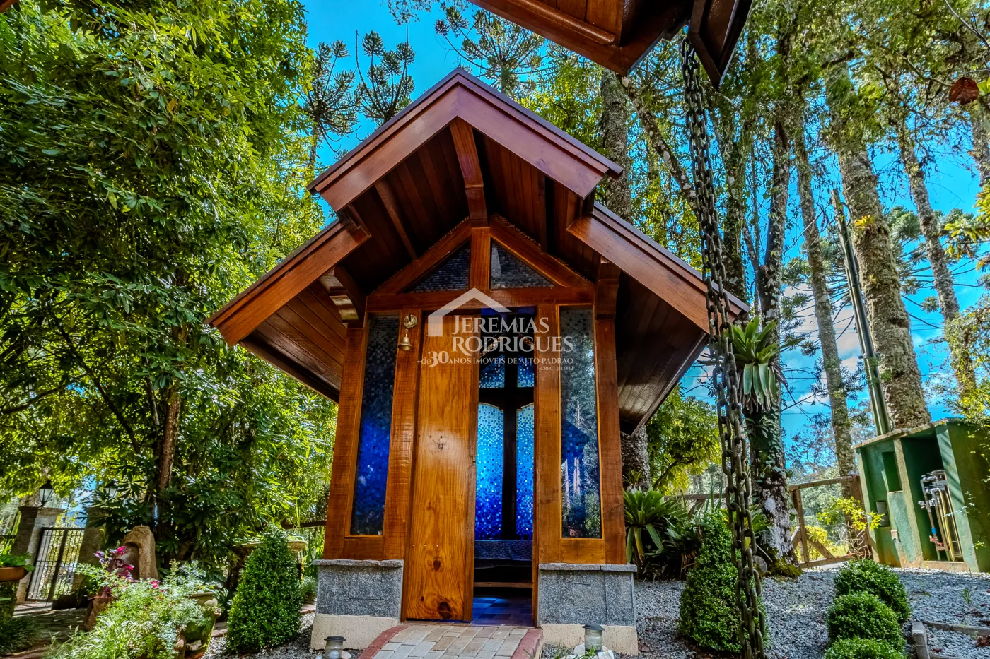 Casa à venda com 3 suítes no Condomínio Reserva Figueiredo em Campos do Jordão/SP.