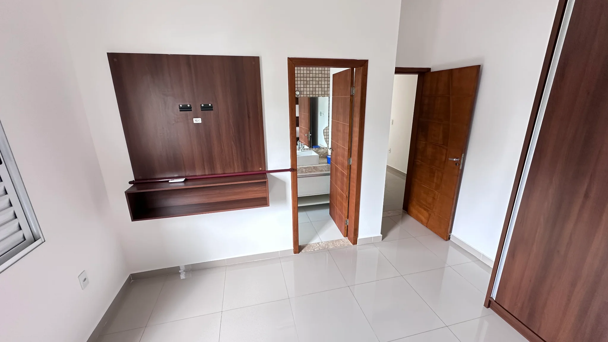 Casa para locação e venda no Condomínio Reserva dos Lagos em Pindamonhangaba/SP.