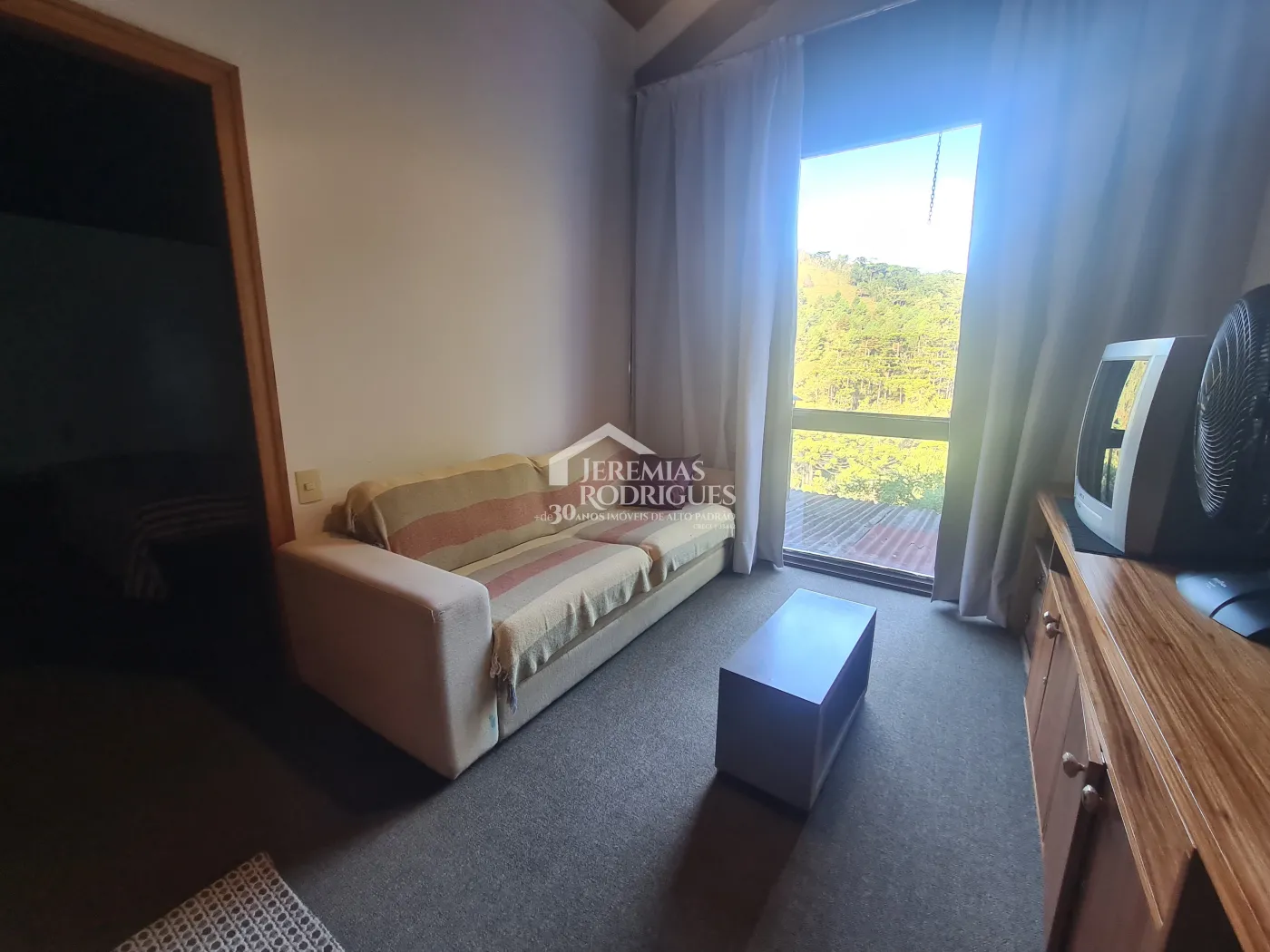 Casa à venda com 6 suítes no Condomínio Jardim Véu da Noiva em Campos do Jordão/SP