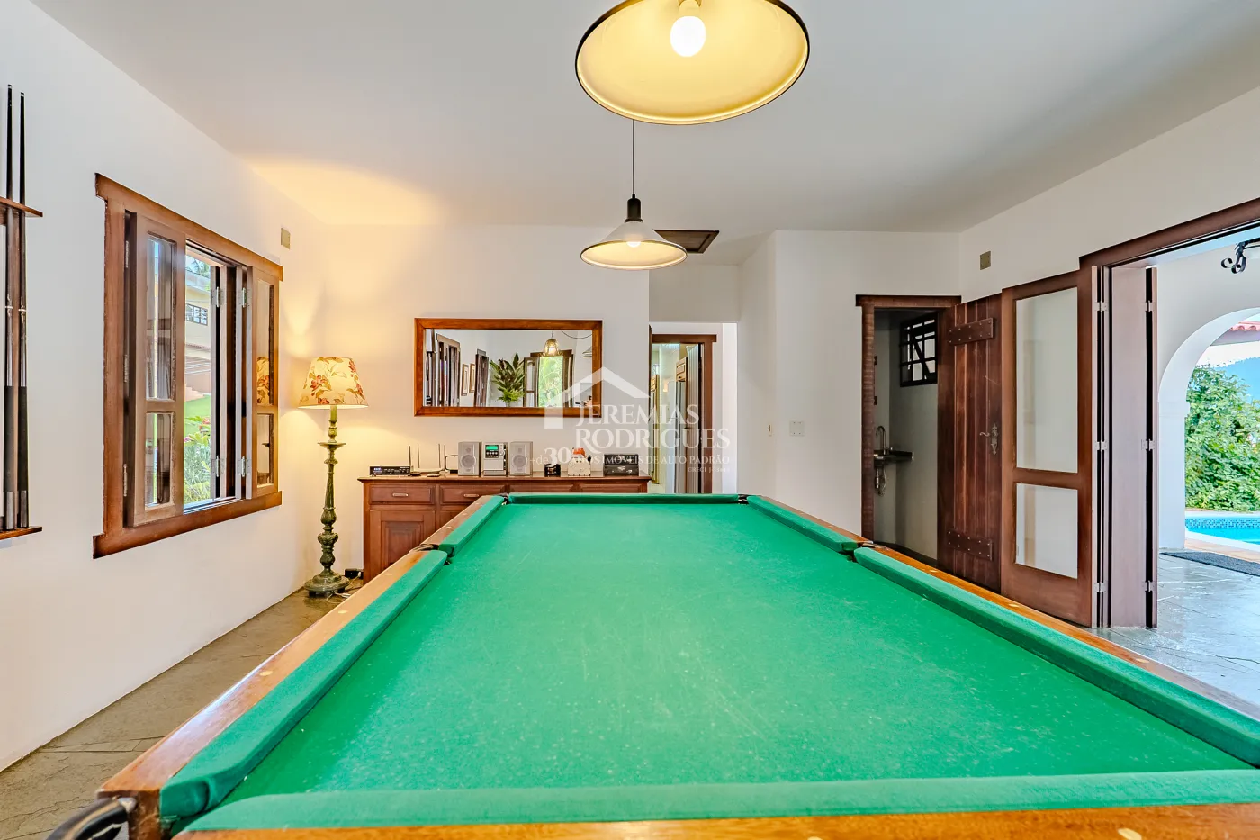 Mansão à venda com 7suítes no Condomínio Santa Rita em Ubatuba/SP.