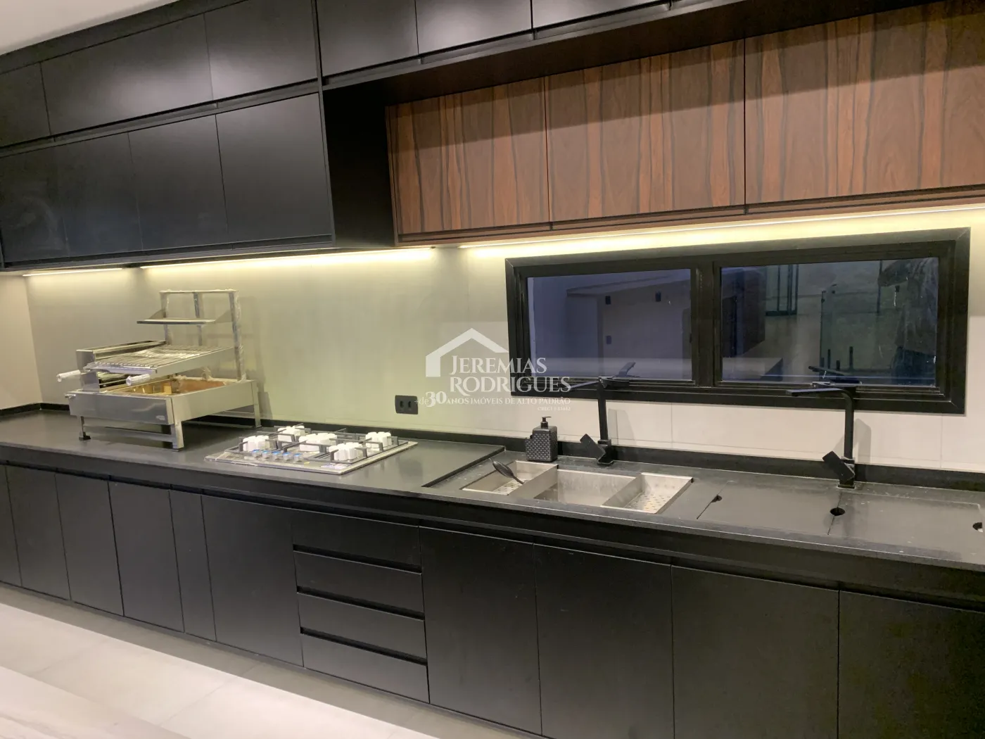 Casa à venda com 4 suítes no Condomínio Altos do Cataguá em Taubaté/SP