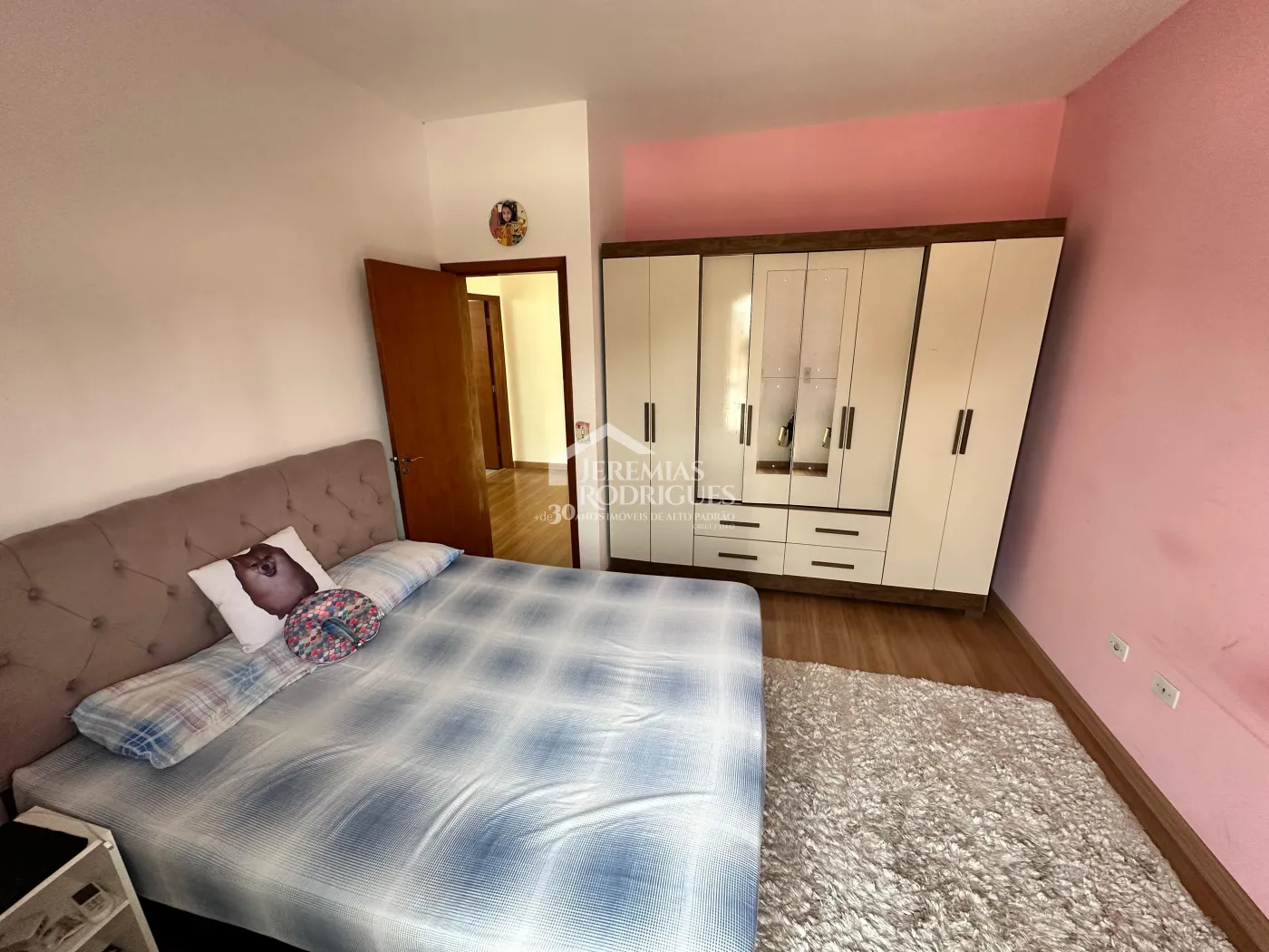 Casa à venda com 3 dormitórios no Condomínio Jatobá em Tremembé/SP.