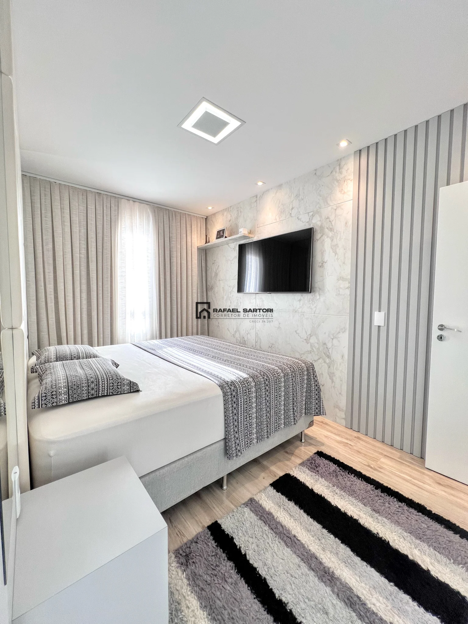 APARTAMENTO NO CENTRO COM 03 SUÍTES