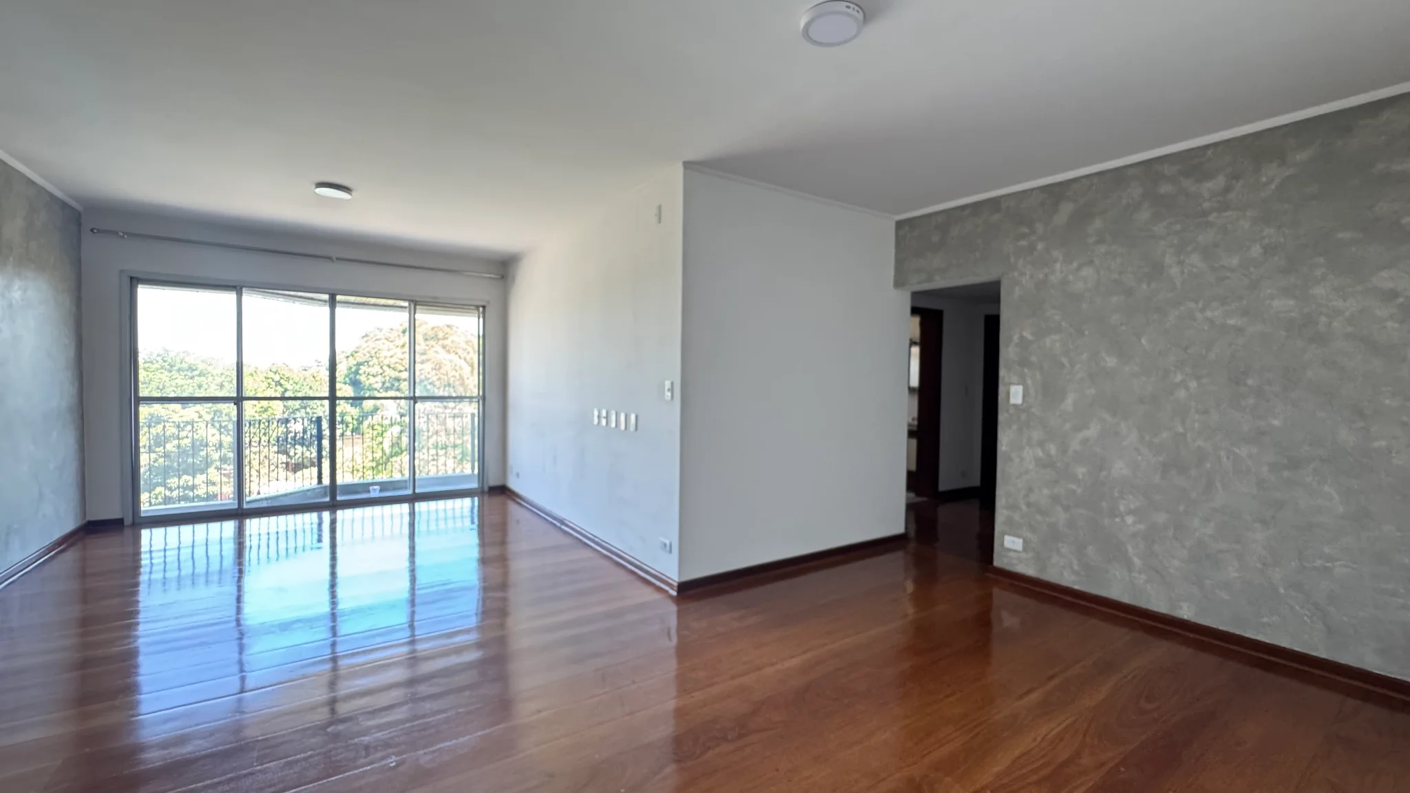 Apartamento para venda e locação no Edifício Serra da Mantiqueira em Pindamonhangaba/SP. 