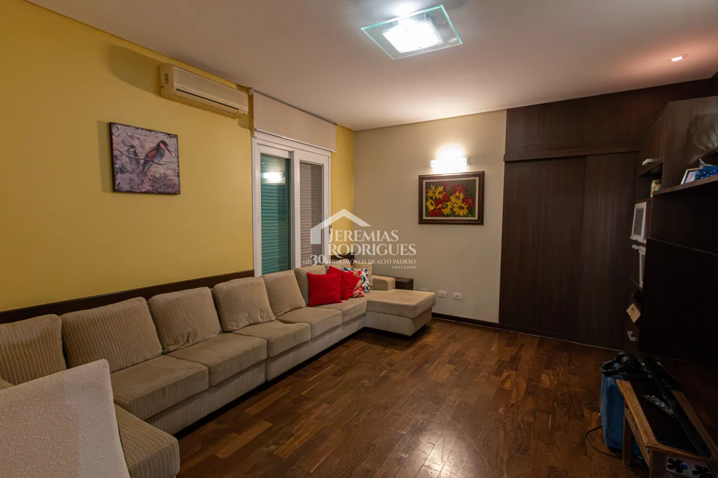 Casa para venda com 4 suítes no Condomínio Residencial dos Pinheiros em Caçapava/SP