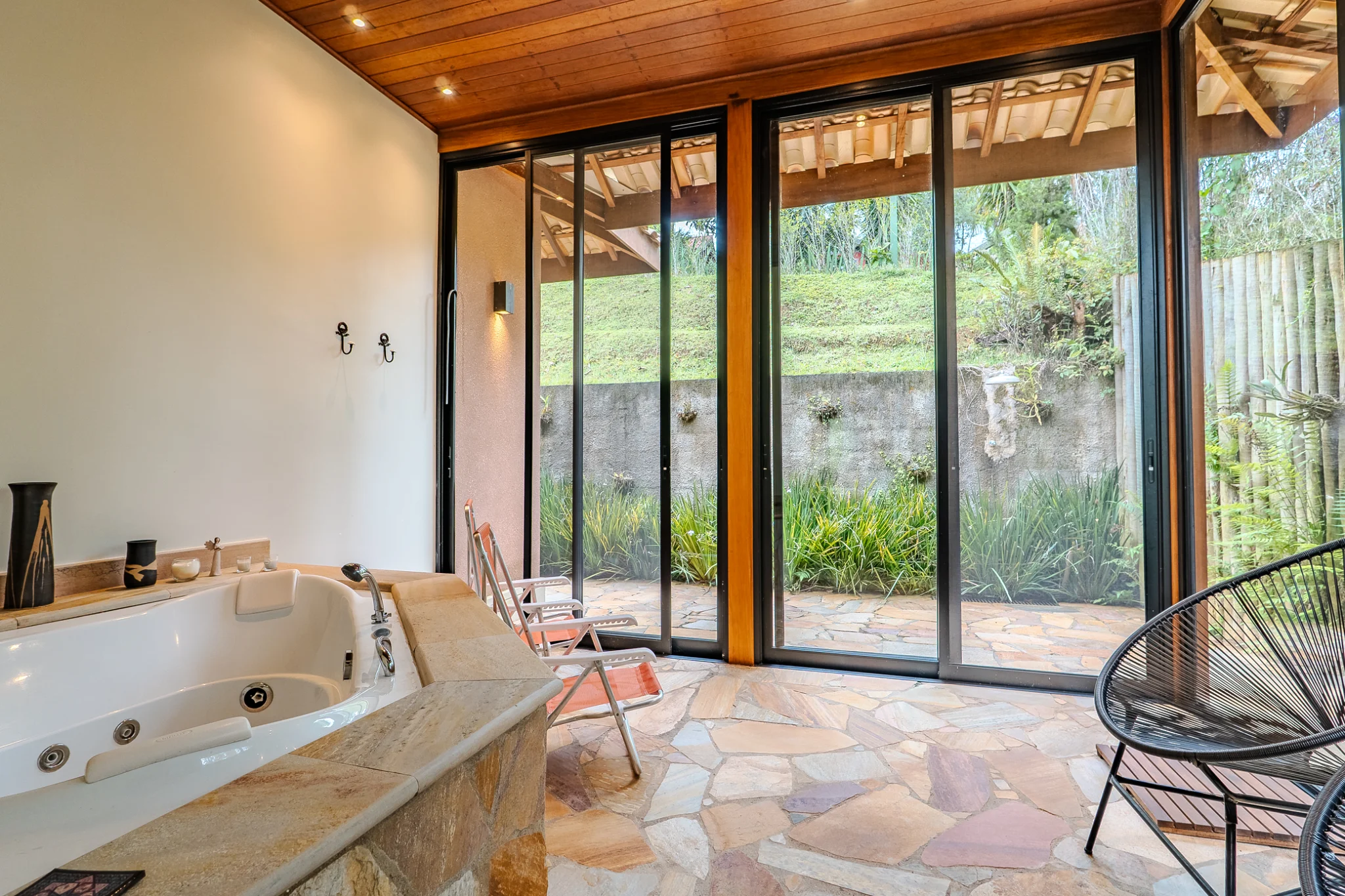 Casa à venda com 4 suítes no Residencial Santo Antônio em Santo Antônio do Pinhal/SP.