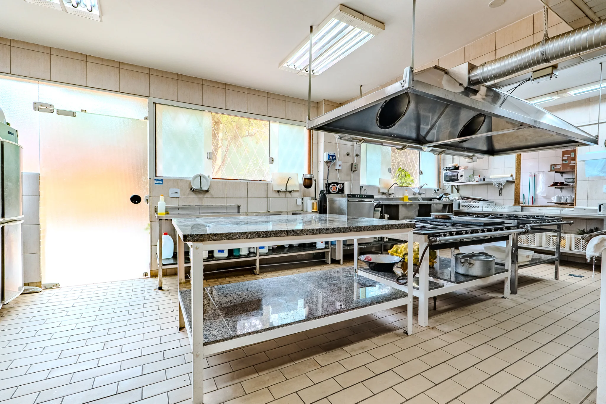 Hotel à venda com 53 apartamentos no Capivari em Campos do Jordão/SP. 