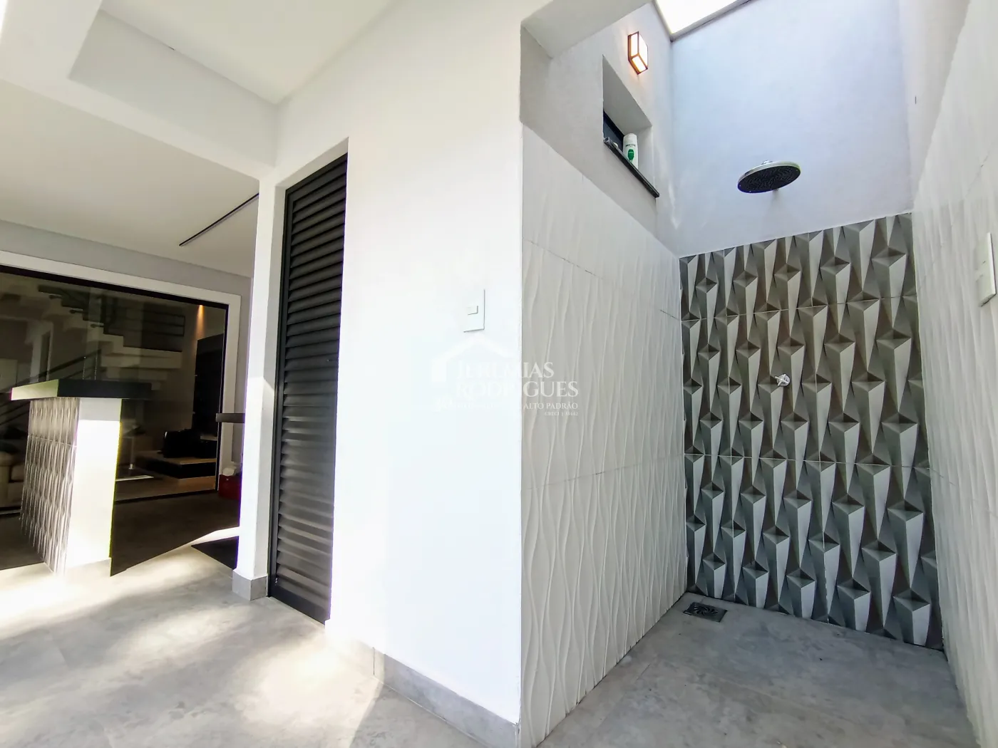 Casa à venda com 3 dormitórios no Condomínio Campos do Conde I em Tremembé/SP.