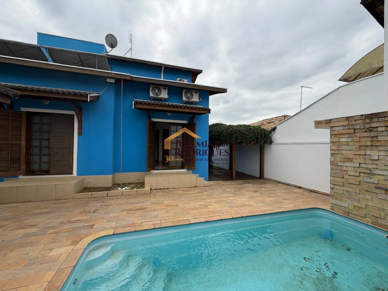 Casa à venda no Condomínio Real Ville em Pindamonhangaba/SP.