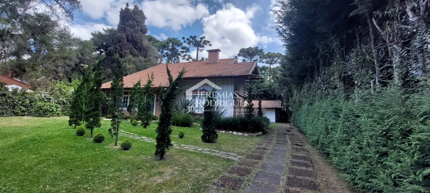 Casa com 3 dormitórios no Bairro Capivari - Campos do Jordão/SP