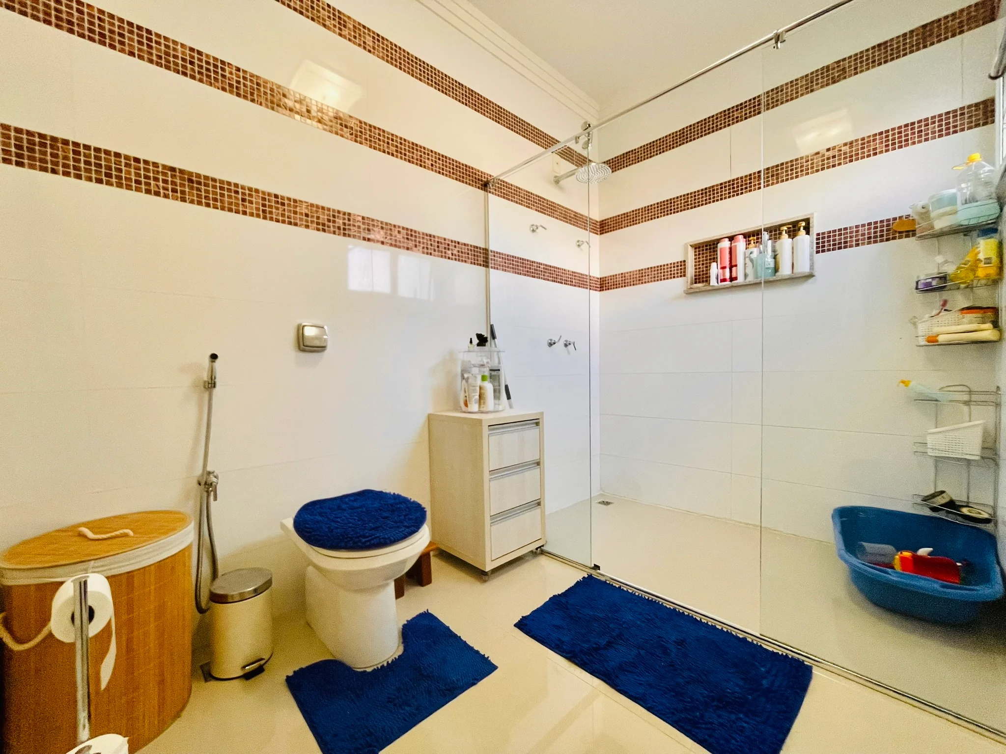 Casa à venda com 4 dormitórios no Condomínio Campos do Conde II em Tremembé/SP.