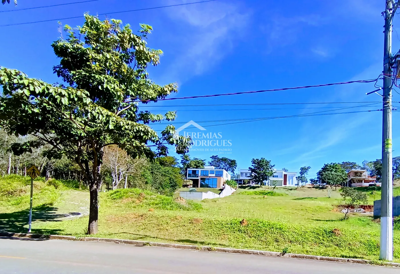 Terreno à venda com 1.159 m² no Condomínio Altos do Cataguá em Taubaté/SP.