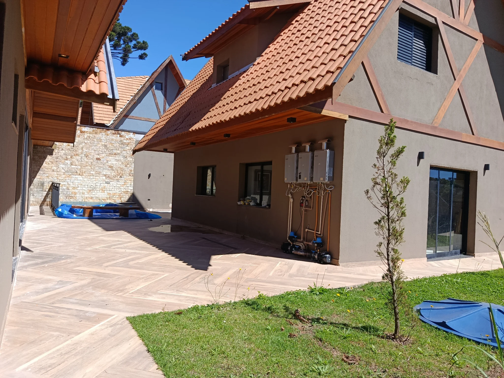 Casa com 5 suítes à venda no Condomínio Allemansratt em Campos do Jordão /SP.