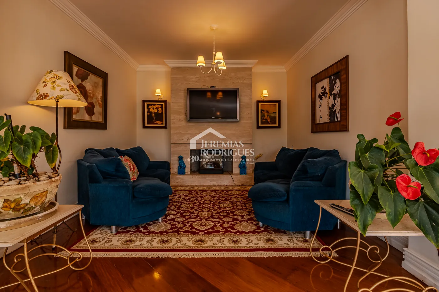 Casa para venda e locação com 5 suítes no Jardim Véu da Noiva em Campos do Jordão/SP