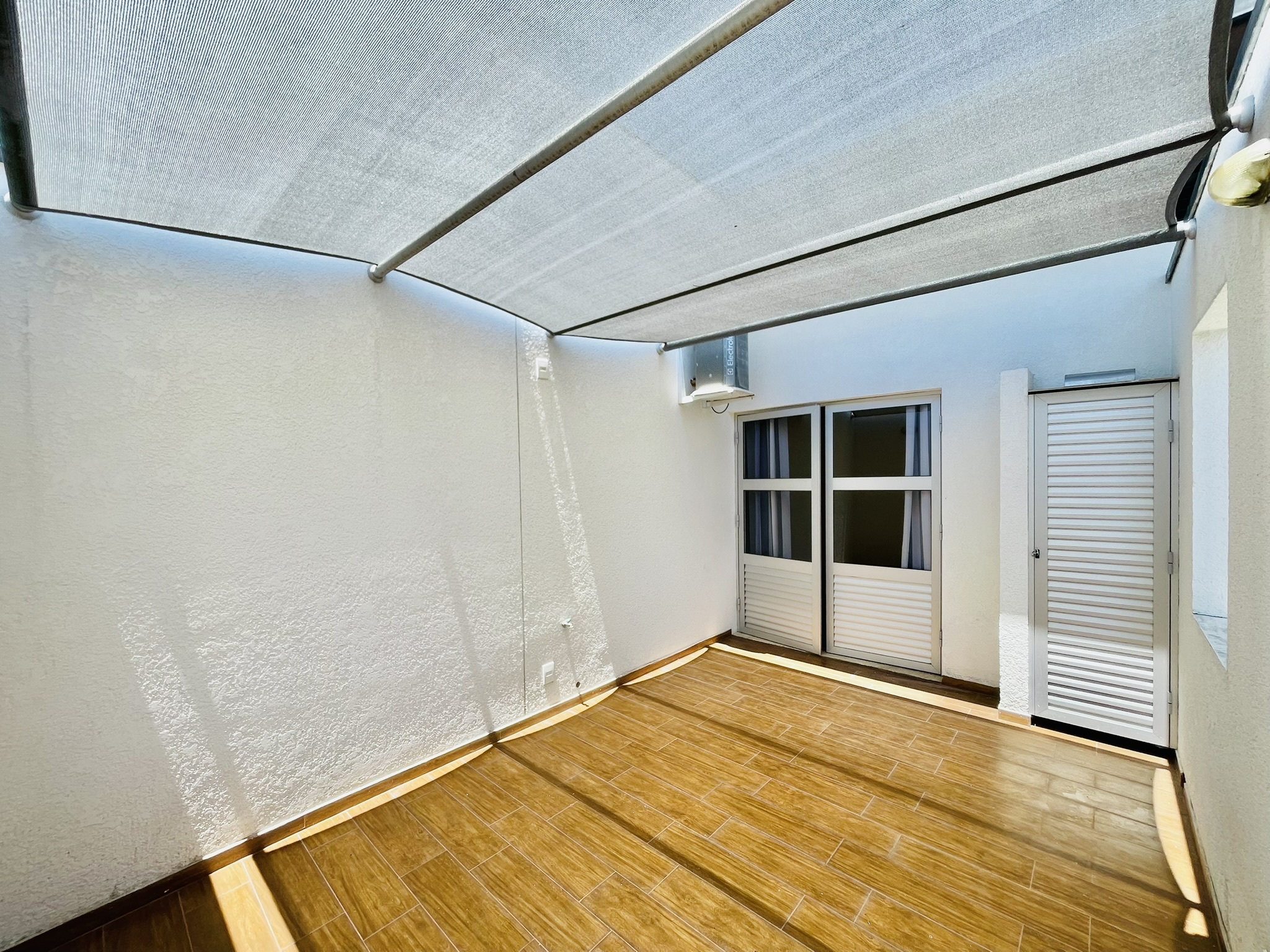 Casa à venda com 3 suítes no Condomínio Campos do Conde II em Tremembé/SP.